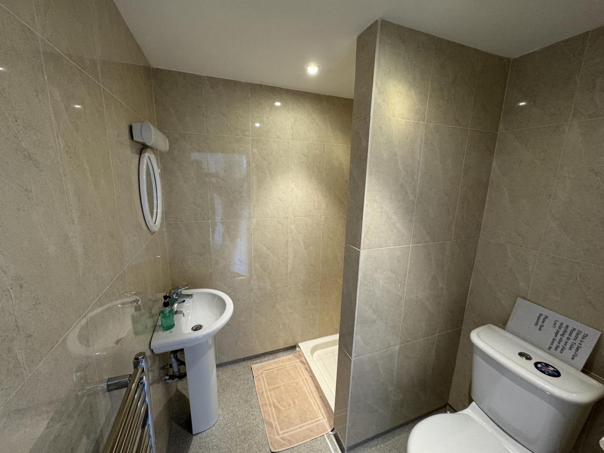 Lodge Hookwood London Gatwick