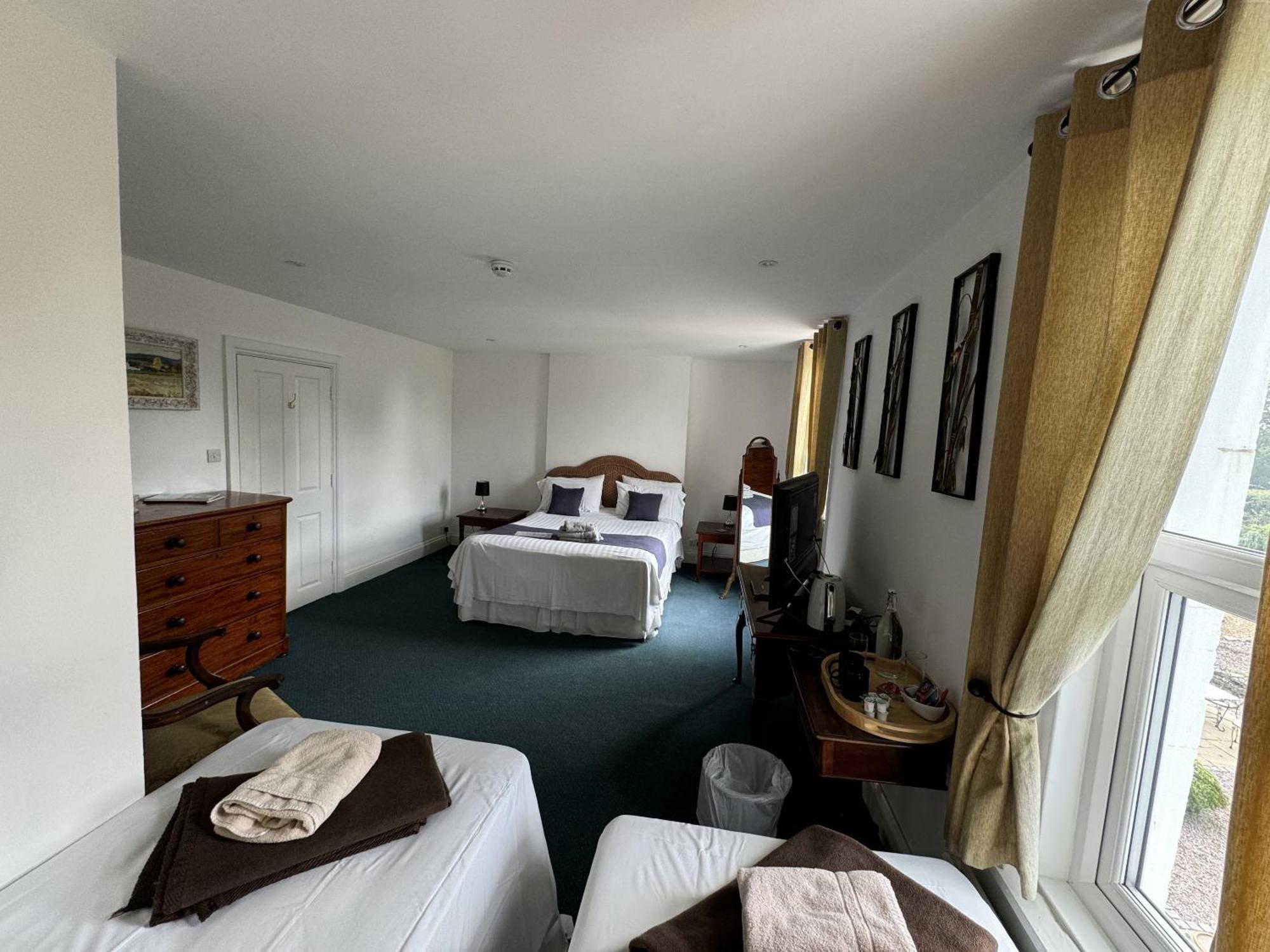 Hookwood London Gatwick Lodge *
