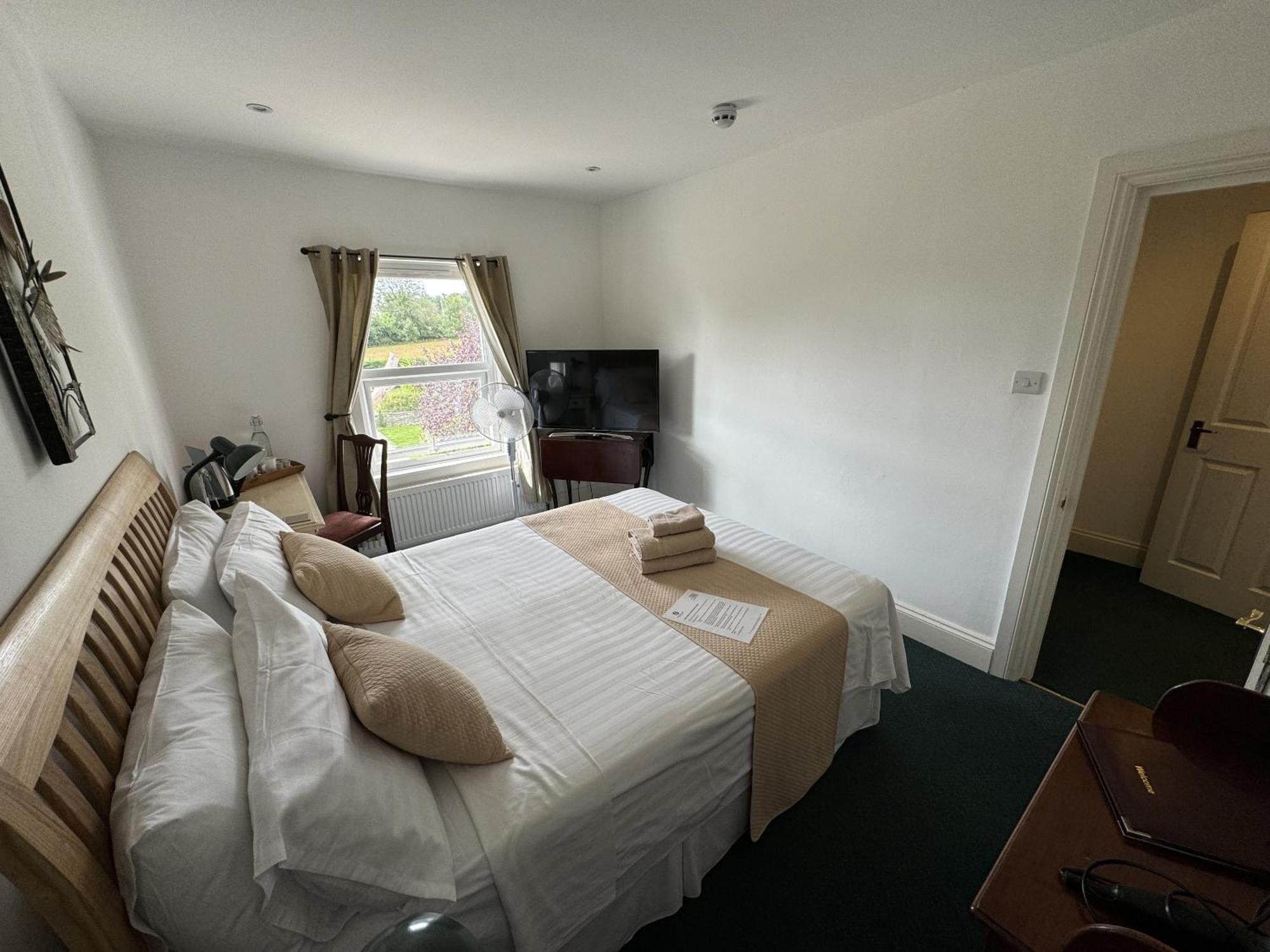 Lodge Hookwood London Gatwick *